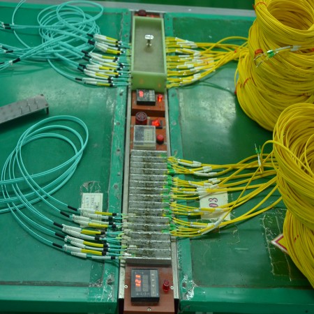 Kabel Ethernet serii 001 LC z krótkim butem