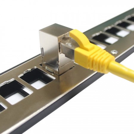 Acoplador Ethernet de 90 grados Cat 5e FTP