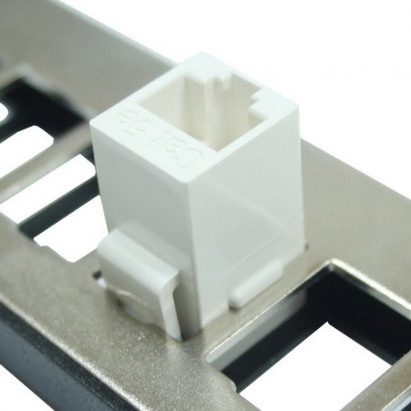 ตัวเชื่อมต่อแบบในสาย Cat5E UTP 180 องศา