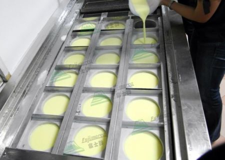 Filling the material into the mold