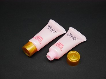 Bouchon à vis standard avec tube cosmétique de petite contenance - Bouchon à vis standard avec tube cosmétique de petite contenance