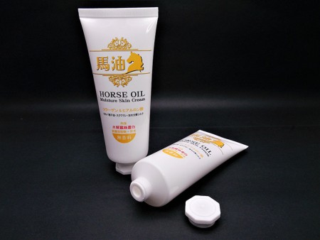 Dia. 35 moisture skin tube container.