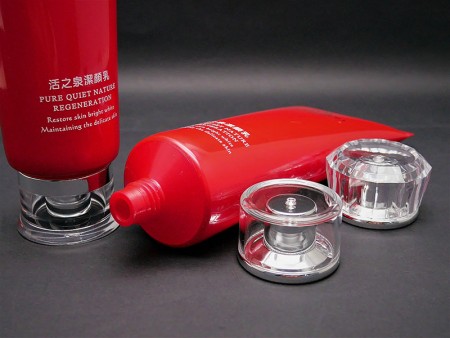 Details of Dia. 40 Cosmetic tube with Acrylic cap.
