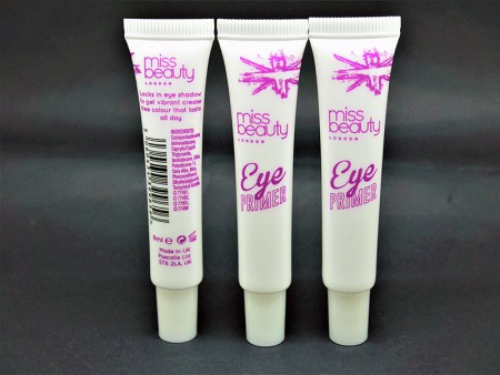 Emballage en tube pour apprêt pour les yeux de pharmacie.