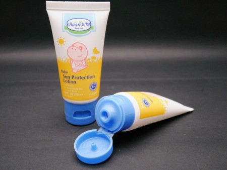Tapón de rosca con tapa abatible para tubo de crema de protección para bebés