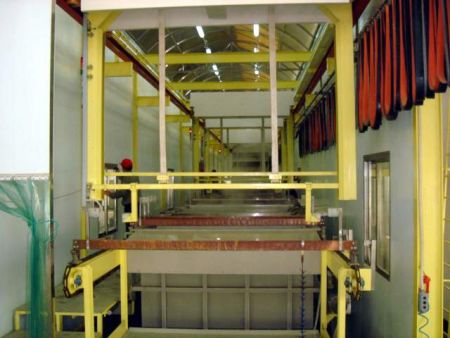 एनोड स्वचालित उपकरण: ओवरहेड क्रेन चलने वाला पानी का ट्रे