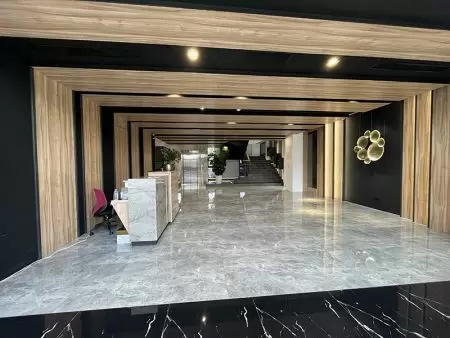 易度企業在電鍍、廢水處理設備製造表現傑出,決定購置新辦公大樓,2020年座落於桃園龍潭廠區,公司大廳氣派設計隨時保持整齊與環境清潔,不只讓來訪的客戶覺得舒適,也讓工作同仁上班心情覺得愉悅。