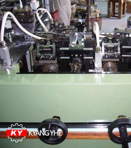 Mesin Pemotong Lipatan Sampul Buku Label - Bagian dari Mesin Pemotong dan Lipat Label Otomatis dengan Fungsi Khusus.