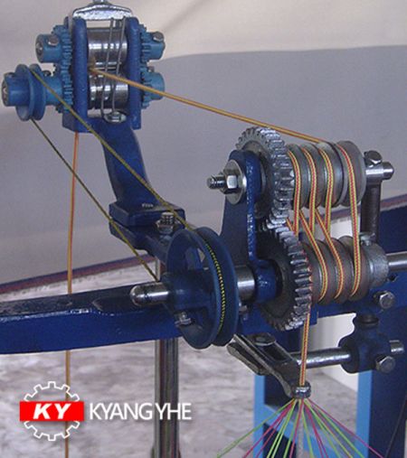 伝統的なロープ編み機 - KYロープブレード機。