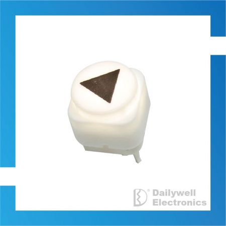 Üzerinde üçgen simgesi bulunan beyaz ışıklı taktik anahtar