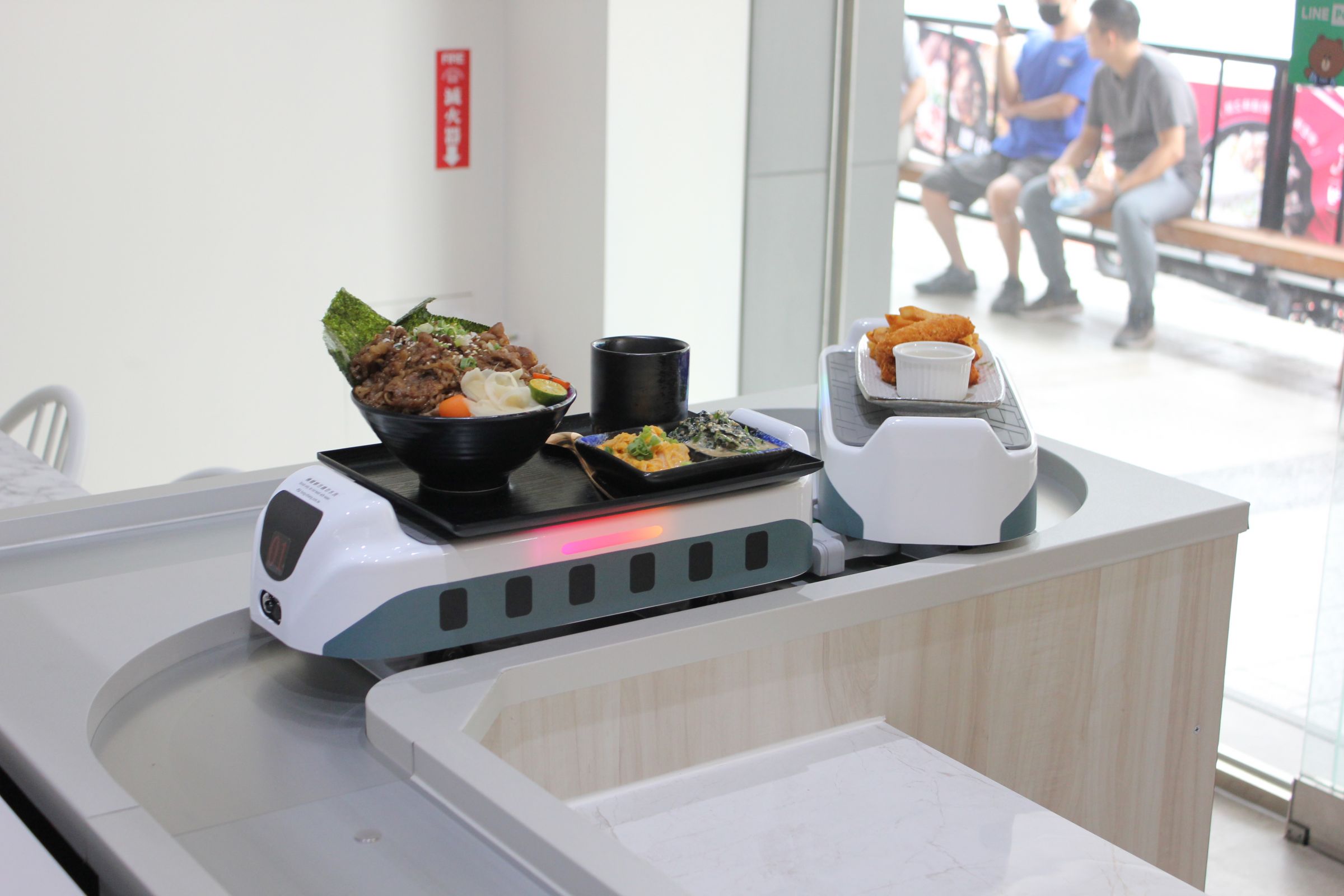 軌道送餐機器人 | 專業軌道送餐機器人製造商 | 鴻匠科技股份有限公司