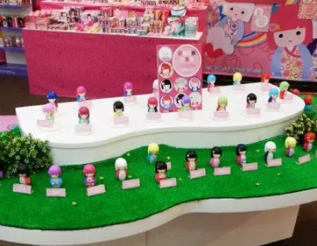 Magnetic Display Conveyor - Magnetic Display Conveyor (Moving Presentation)