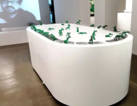 Display Conveyor - Chain-Conveyor Moving Presentation