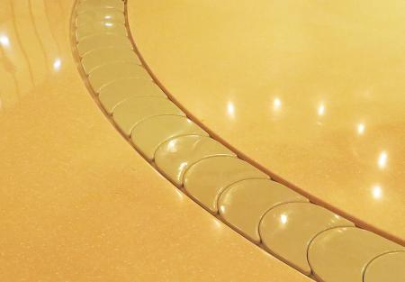 Pásový stůl k jídlu