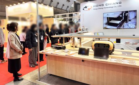 Pasukan Hong Chiang Technology berinteraksi dengan pelanggan global di HCJ 2026 Tokyo