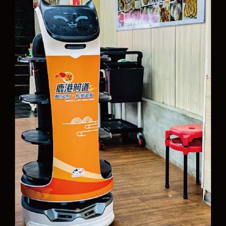 鹿港阿道蚵仔煎-鴻匠-送餐機器人