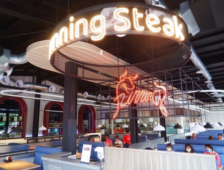 Autonomous food delivery