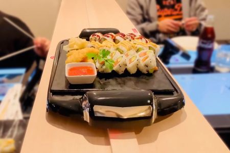 轉彎式智能造型送餐車