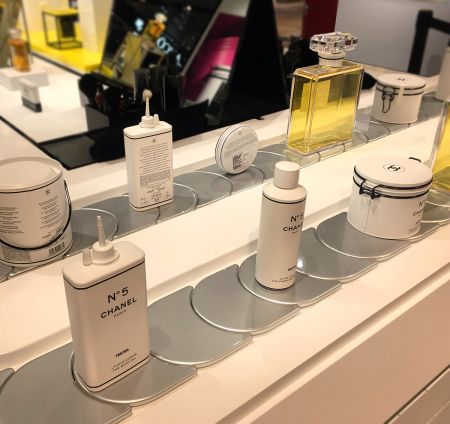 Atelier Chanel N°5 (Conveyor cu Display în Lanț)