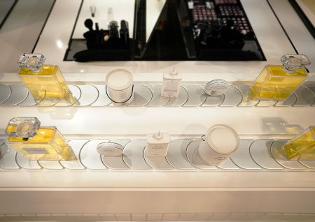 Atelier Chanel N°5 (Conveyor cu Display în Lanț)