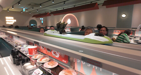 robot de livraison de nourriture - démonstration de sushi