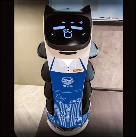 嶼人鍋物-鴻匠-貝拉送餐機器人