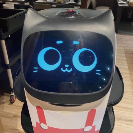 北澤日式壽喜燒-鴻匠-貝拉送餐機器人