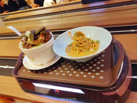 鴻匠軌道送餐機器人