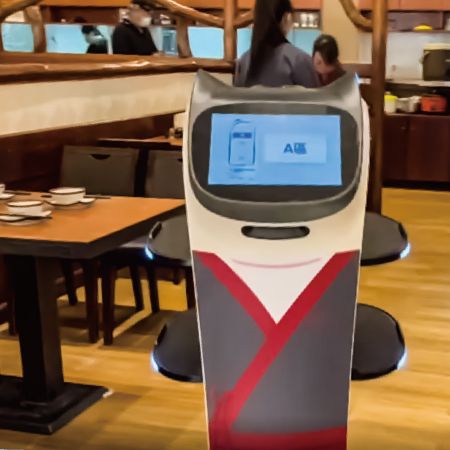 SOTO日本家庭料理-鸿匠-送餐机器人