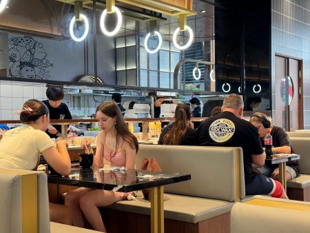 鸿匠智能送餐机器人