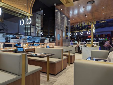 鸿匠智能送餐机器人