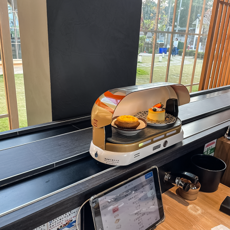 鴻匠智能送餐機器人