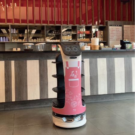 石頭日式炭火燒肉-鴻匠-送餐機器人