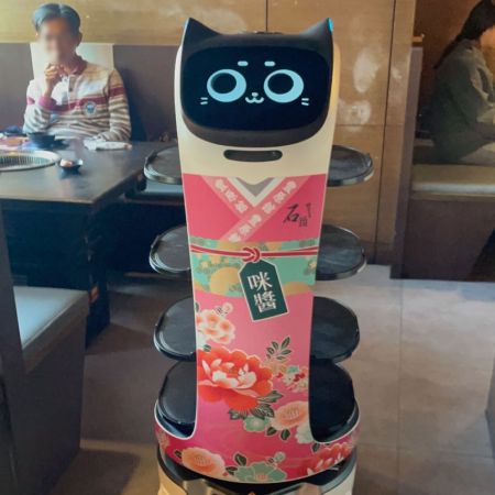 돌 일본식 숯불구이 돼지고기-홍장-식사 배달 로봇