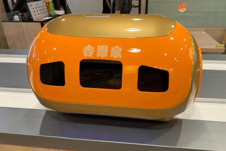 AI智能送餐机器人节省50%人力送餐