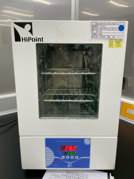 インキュベーター