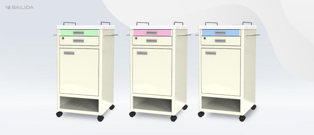 क्लासिक बेडसाइड कैबिनेट टेबल।