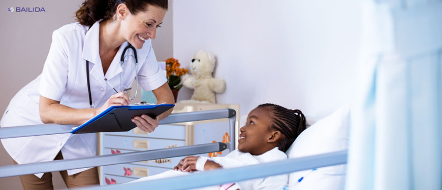 O MX34 para pediatria tem a mesma funcionalidade que os carrinhos médicos da série MX, mas com o adesivo ilustrativo no corpo do carrinho para tornar o departamento pediátrico muito menos aterrorizante.