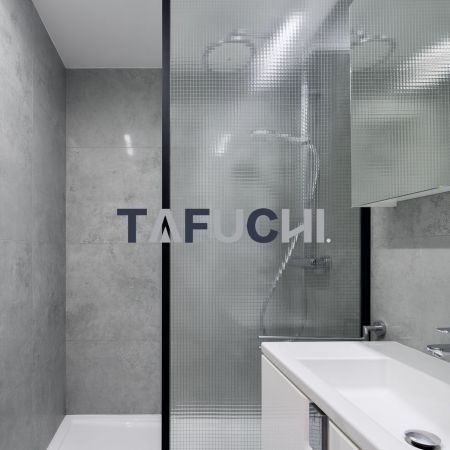 淋浴隔間使用GPPS壓花板，防水又美觀。