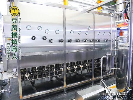 管式連續煮漿機 - 大地興連續多管式煮漿機，採用食品級不鏽鋼製成，配備精密控制儀表，適用於自動化豆製品生產線。