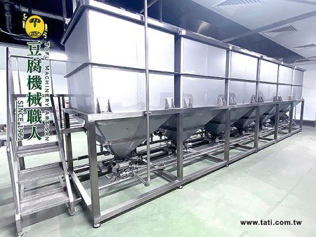 自動浸洗豆桶 - 大地興 UST-B 系列自動洗豆泡豆槽，採用食品級不鏽鋼製造，適用於專業豆腐與豆漿生產線。