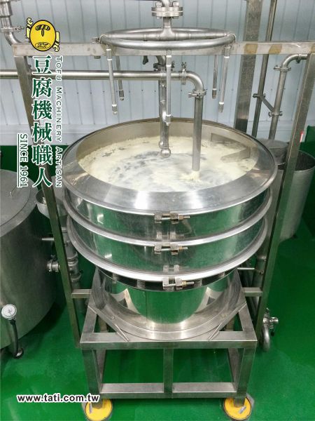 震動篩漿過濾機 - 大地興 ASS 系列自動過濾篩,採用不鏽鋼結構,適用於豆奶及食品加工生產線。