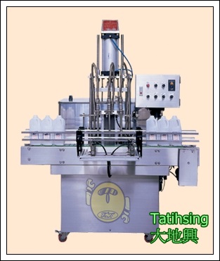 半自動瓶裝充填機 - 大地興 SAF-300 半自動瓶裝充填機，具備多噴嘴充填系統與輸送帶設計