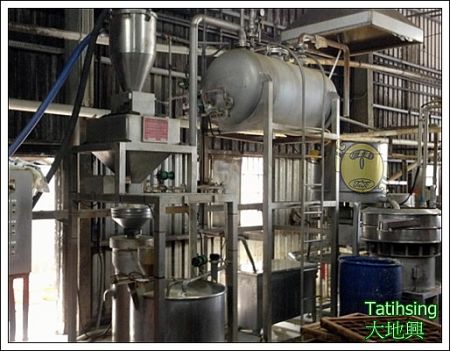 自動經濟型豆奶機 - 大地興經濟型自動豆漿製造機,展示其工業級不鏽鋼結構與自動化生產線配置。