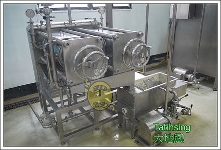 管式擠壓過濾機 - 大地興 BSF 系列管式高效擠壓過濾機，採用不鏽鋼材質，適用於工業級豆漿生產線。