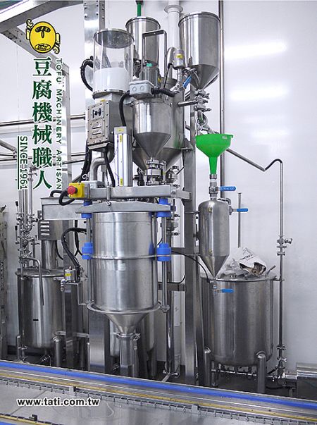 自動嫩豆腐(水豆腐)凝固機 - 大地興嫩豆腐凝固機,採用食品級不鏽鋼製造,適用於自動化豆腐生產線。
