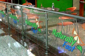 Udekorowana powierzchnia sklepu na lotnisku w Republice Dominikany
