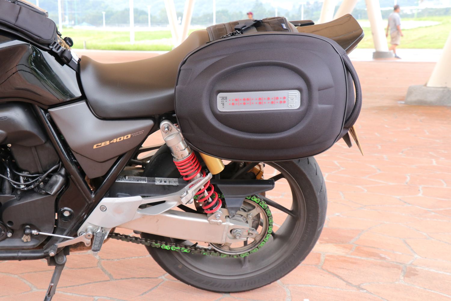 Niche har de coolaste, mest innovativa motorcykelväskorna, bagaget, ryggsäckarna för motorcyklister