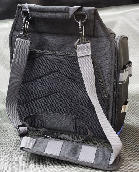 Tragbare Werkzeugtasche mit abnehmbarem verstellbarem gepolstertem Schultergurt, Beinschlaufe, gepolstertem Tragegriff, Reißverschlusstasche auf der Rückseite.