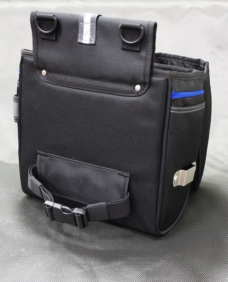 back panel allow to connect two ways, 2 inches belt loop or D rings with adjustable leg strap